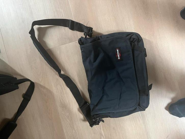 Eastpak Schoudertas - Praktisch en Stijlvol, Sieraden, Tassen en Uiterlijk, Tassen | Schoudertassen, Zo goed als nieuw, Overige merken