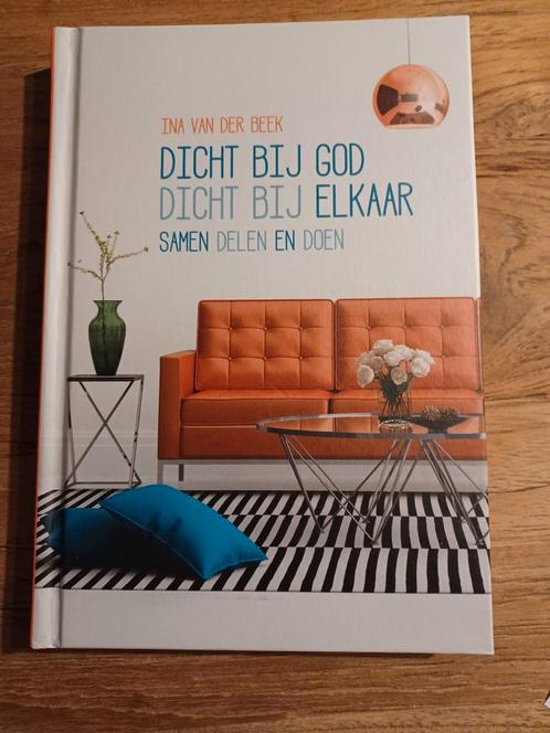 Ina van der Beek - Dicht bij God, dicht bij elkaar, Boeken, Godsdienst en Theologie, Zo goed als nieuw, Ophalen of Verzenden