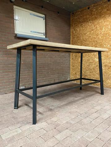 Bartafel (industriël staal met eiken) , ook maatwerk. beschikbaar voor biedingen