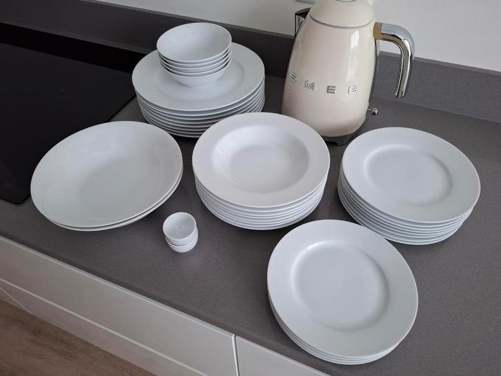Blokker White Basic Servies - Compleet!, Huis en Inrichting, Keuken | Servies, Zo goed als nieuw, Compleet servies, Effen, Aardewerk