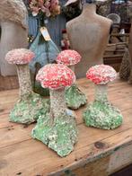Betonnen paddestoelen, Vintage, verstilde kleuren,, Ophalen