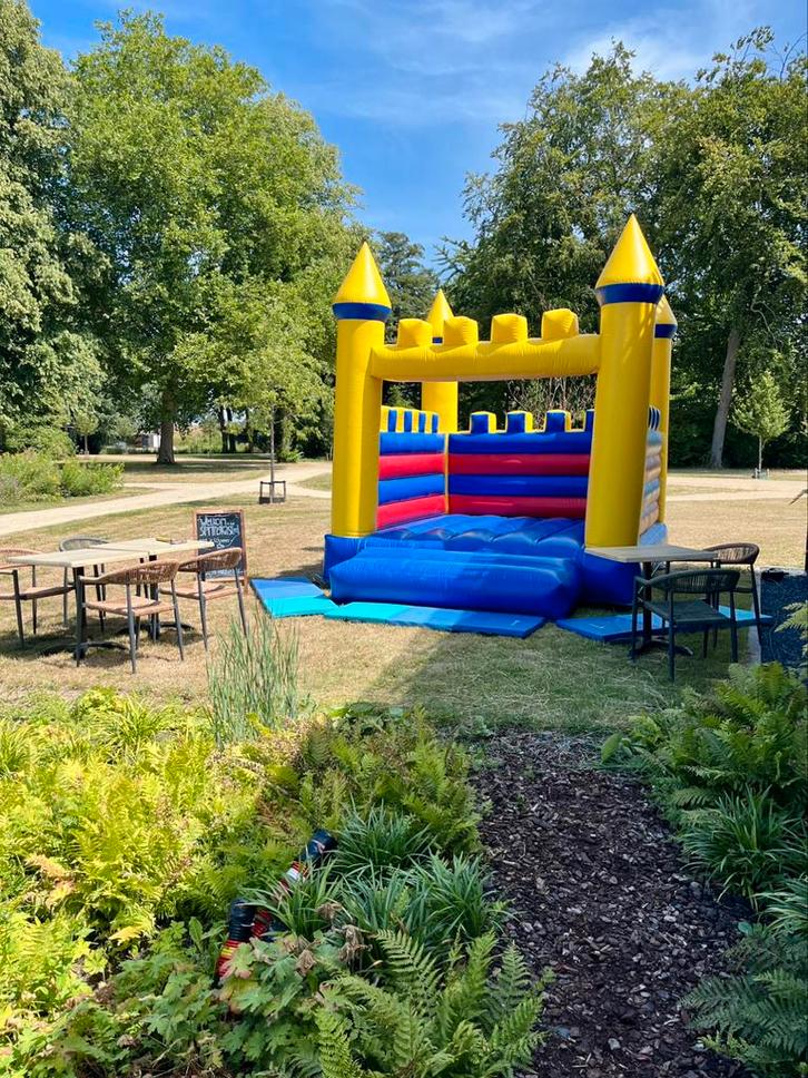 Springkussen kasteel te huur incl bezorging, Hobby en Vrije tijd, Feestartikelen | Verhuur, Zo goed als nieuw, Ophalen