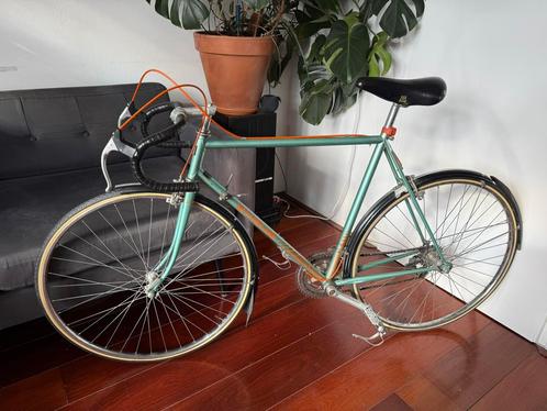 Motobecane vintage racefiets met nieuwe banden, Fietsen en Brommers, Fietsen | Racefietsen, Gebruikt, Overige merken, Minder dan 10 versnellingen