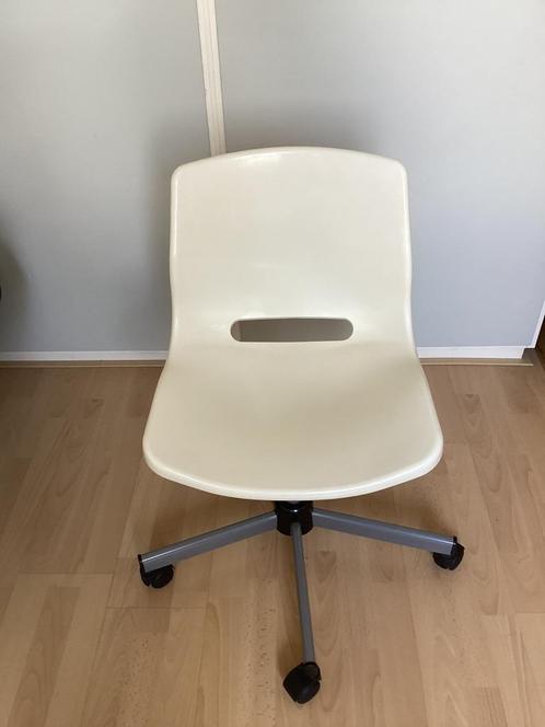 Witte bureaustoel kunststof, verstelbaar, demontabel z.g.a.n, Huis en Inrichting, Bureaustoelen, Zo goed als nieuw, Bureaustoel