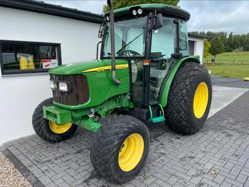 John Deere 5215 Std tractor 55pk Cabine van 2004 met 8009uur beschikbaar voor biedingen
