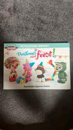 Dendennis viert feest, Ophalen of Verzenden, Zo goed als nieuw, Haken, Patroon of Boek