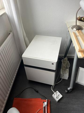Ladekast/archiefkast op wieltjes beschikbaar voor biedingen