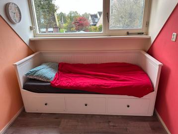 Ikea Hemnes Uitschuifbaar bed met opberglades beschikbaar voor biedingen