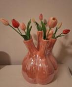 Roze Tulpenvaas LeenBakker met Tulpjes, Huis en Inrichting, Overige kleuren, Aardewerk of Porselein, Ophalen of Verzenden, Zo goed als nieuw