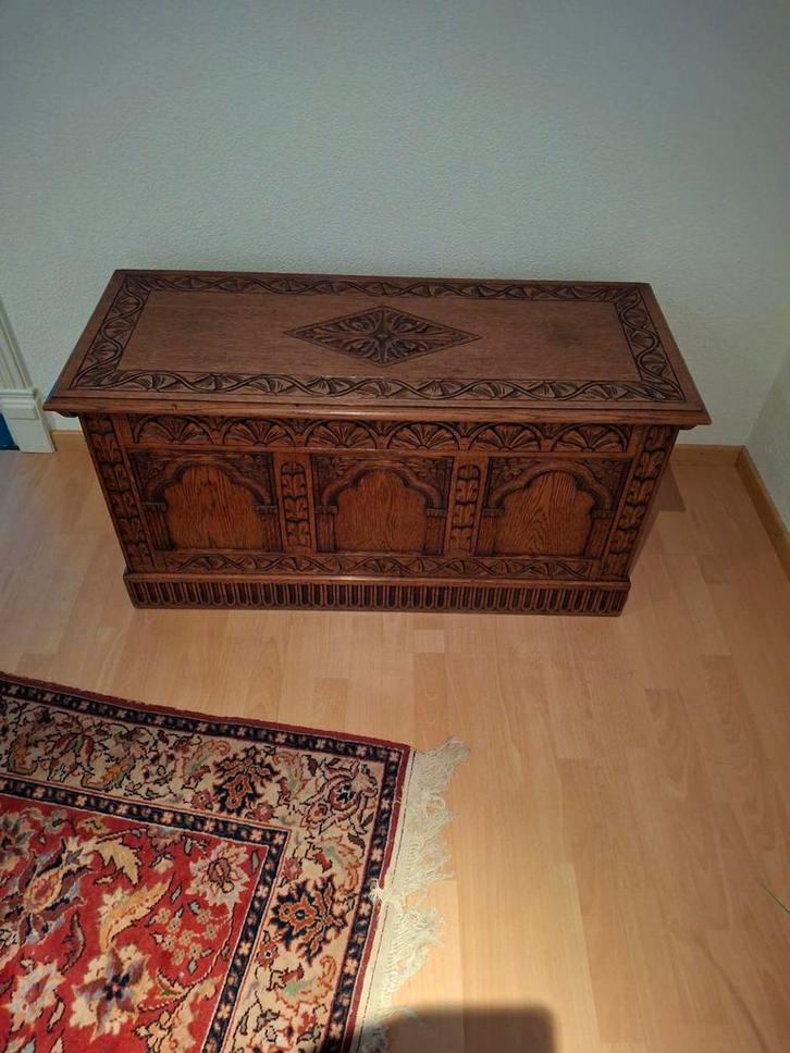 Antieke eikenhouten dekenkist met houtsnijwerk, Huis en Inrichting, Kasten | Boekenkasten, Gebruikt, 100 tot 150 cm, Minder dan 100 cm