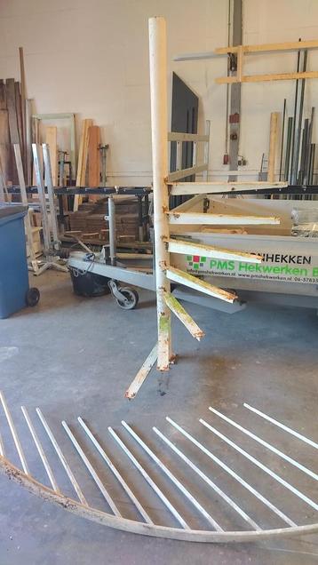 Stalen spiltrap beschikbaar voor biedingen