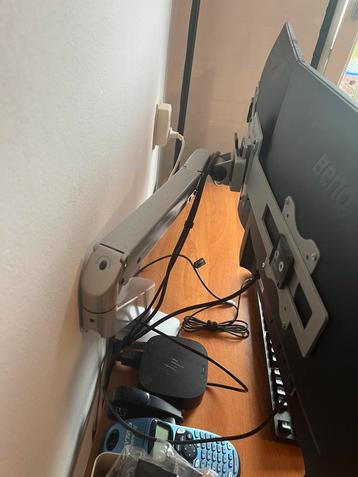 Monitor arm zilver beschikbaar voor biedingen