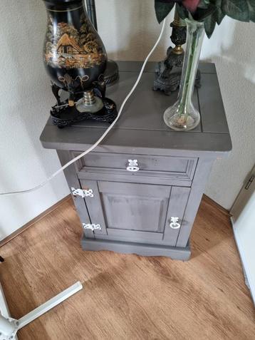 GRATIS GRATIS huiskamer kasten en tafels