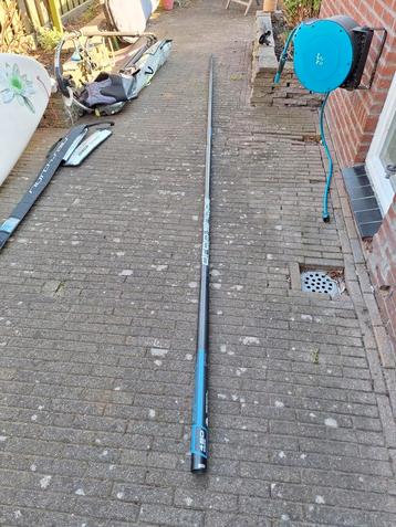100% carbon windsurf mast (460cm) + mastverlenger beschikbaar voor biedingen