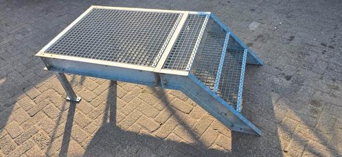 Lage stalen bordestrap verzinkt. H=54cm. Trap met plateau., Doe-het-zelf en Verbouw, Ladders en Trappen, Gebruikt, Trap, Minder dan 2 meter