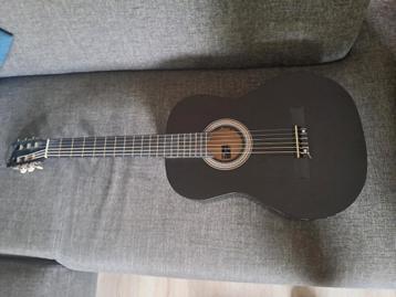 Nieuwe gitaar  beschikbaar voor biedingen