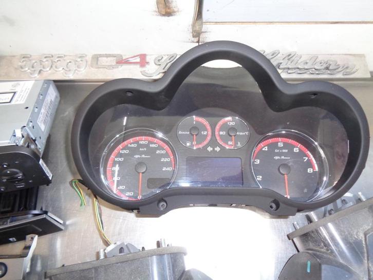 Rode tellerklok Alfa 147 nieuwe type 1.6 TS, Auto-onderdelen, Dashboard en Schakelaars, Alfa Romeo, Gebruikt, Ophalen