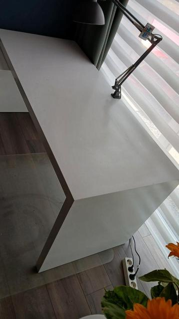 Wit bureau IKEA met uitschuifbaar zijstuk