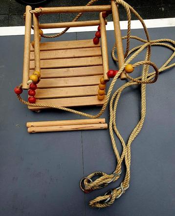 Houten baby- en kinderschommel beschikbaar voor biedingen