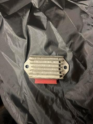 Gilera dna 50 Spanningsregelaar SH646-12 beschikbaar voor biedingen