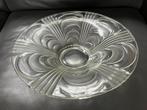Mooi bewerkte glazen schaal op voet, Gebruikt, Schaal, Rond, Ophalen of Verzenden