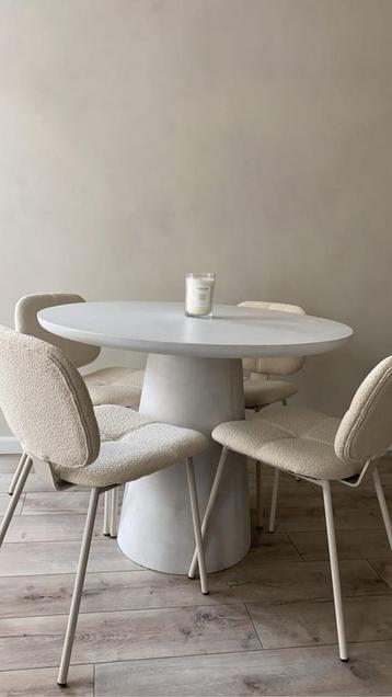 Woood eettafel wit beton + stoelen beschikbaar voor biedingen