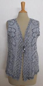 Grijs knitwear/gehaakt opvallend leuk gilet! L/XL, Verzenden, Maat 42/44 (L), Zo goed als nieuw, Zonder mouw