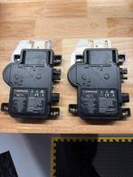 2x zonnepaneel met omvormers, Doe-het-zelf en Verbouw, Elektra en Kabels, Ophalen, Zo goed als nieuw