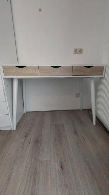 Leen Bakker Bureau Montijo - Nette Staat beschikbaar voor biedingen