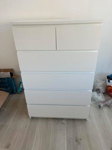 Witte onbeschadigde malm kast  beschikbaar voor biedingen