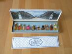 Les parfums de Paris, 10 kleine flesjes in doos, Verzamelen, Parfumverzamelingen, Miniatuur, Ophalen of Verzenden, Zo goed als nieuw