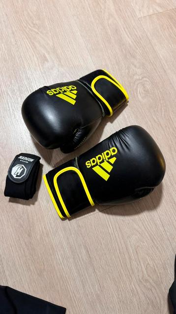Adidas Boxing Gloves beschikbaar voor biedingen