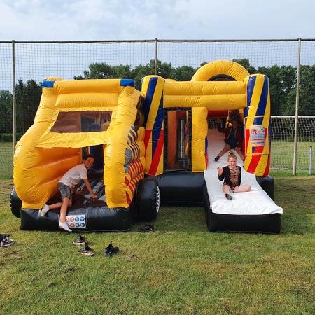 Springkussen Ambulance multiplay te huur / huren 5x5,5 meter, Hobby en Vrije tijd, Feestartikelen | Verhuur, Nieuw, Verjaardag