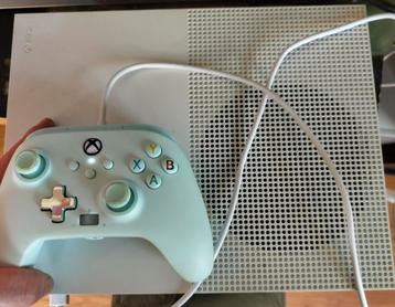 Xbox one s 1tb met powera bedraad controller beschikbaar voor biedingen