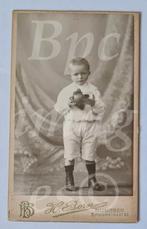 cdv jongetje staand met mutsje? Nijmegen 1890/1900's, Verzamelen, Gebruikt, Verzenden, Foto, Voor 1940