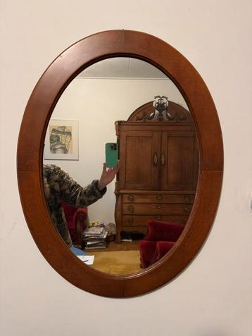 Spiegel met houten lijst - 78x60 cm beschikbaar voor biedingen