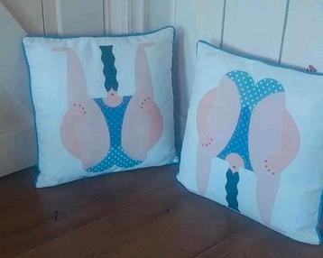 2 grappige nieuwe kussen volle vrouw blauw wit rood kussen beschikbaar voor biedingen