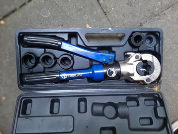 Hydraulische perstang beschikbaar voor biedingen