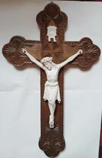 Antieke kerfsnede houten gesneden kruis porselein bisque, Antiek en Kunst, Antiek | Religie, Ophalen of Verzenden