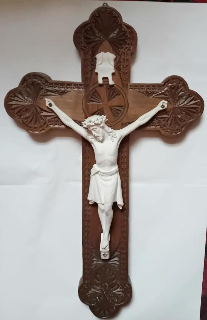 Antieke kerfsnede houten gesneden kruis porselein bisque, Antiek en Kunst, Antiek | Religie, Ophalen of Verzenden