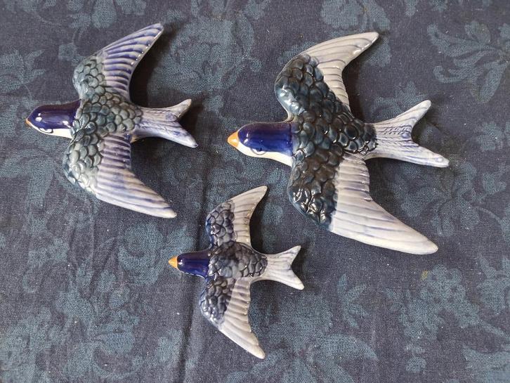 Drie zwaluwen voor aan de muur te hangen, Antiek en Kunst, Antiek | Keramiek en Aardewerk, Ophalen of Verzenden