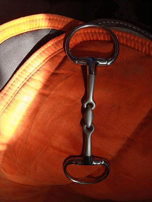 Sprenger bustrens Satinox, dubbel gebroken, maat 13,5., Dieren en Toebehoren, Paarden en Pony's | Hoofdstellen en Tuigage, Zo goed als nieuw