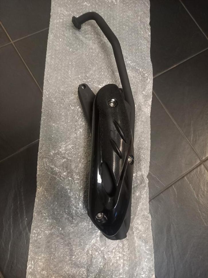 SALE NIEUWE UITLATEN VOOR BIJ ALLE SYM EN PEUGEOT SCOOTERS!!, Fietsen en Brommers, Brommeronderdelen | Scooters, Nieuw, Uitlaat