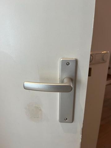 4 Setjes Deurklinken beschikbaar voor biedingen