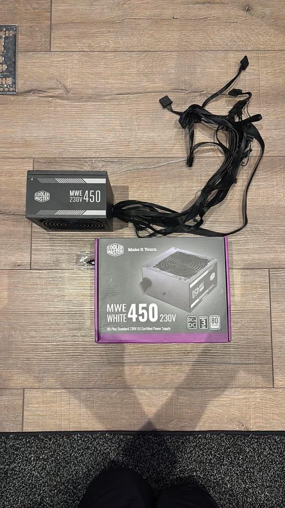 Cooler Master MWE 450 White 230V - V2, Computers en Software, Pc- en Netwerkkabels, Ophalen of Verzenden