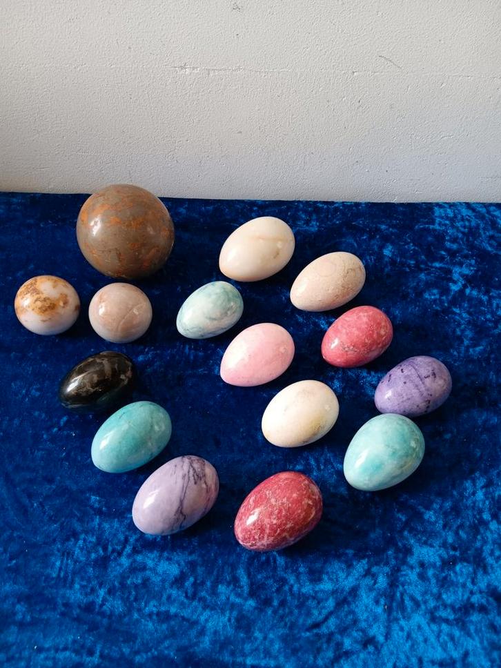 Stenen eieren en ballen - diverse soorten, Antiek en Kunst, Kunst | Beelden en Houtsnijwerken, Ophalen of Verzenden