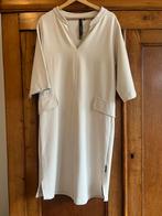 Beige Jurk - Je m'appelle - Maat M, Kleding | Dames, Beige, Nieuw, Knielengte, Ophalen