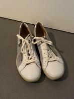 Hartjes witte sneakers met kleuren motief mt 7, Ophalen of Verzenden, Gedragen, Wit, Sneakers of Gympen