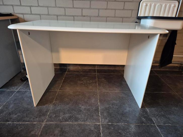 Wit Bureau - Eenvoudig en Functioneel, Huis en Inrichting, Bureaus, Gebruikt, Bureau, Ophalen