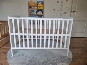 Stevige Ledikant babykamer beschikbaar voor biedingen